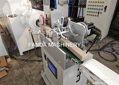 Machine de fabrication de savon entièrement automatique